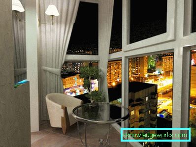 Sofá al balcón - 80 fotos de las mejores modelos del interior.