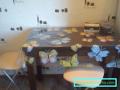 Paño de tela en la mesa de la cocina. Paño de tela en la mesa de la cocina.