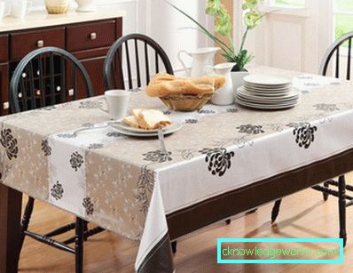 Paño de tela en la mesa de la cocina. Paño de tela en la mesa de la cocina.