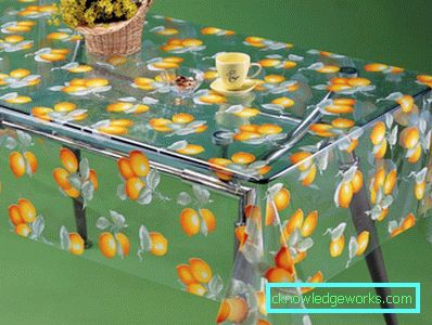 Paño de tela en la mesa de la cocina. Paño de tela en la mesa de la cocina.