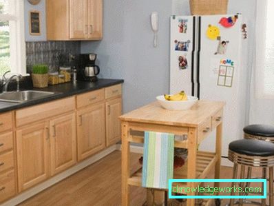 Pequeña cocina con barra. Pequeña cocina con barra.