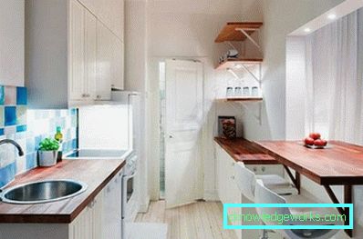 Pequeña cocina con barra. Pequeña cocina con barra.