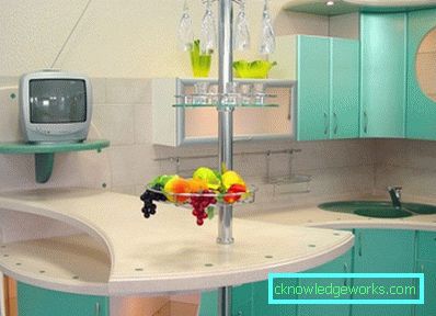 Pequeña cocina con barra. Pequeña cocina con barra.