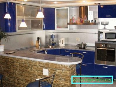 Pequeña cocina con barra. Pequeña cocina con barra.