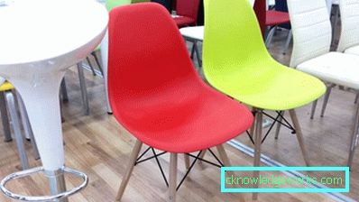 Sillas plásticas para la cocina. Sillas plásticas para la cocina.