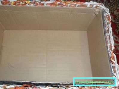 Tejido de tubos de periódico para principiantes: instrucciones simples paso a paso Tejido de tubos de periódico para principiantes: instrucciones simples paso a paso