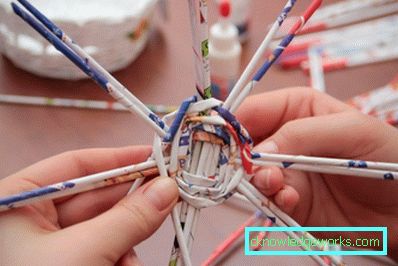Tejido de tubos de periódico para principiantes: instrucciones simples paso a paso