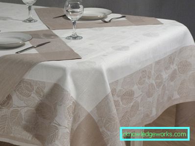 Paño sobre la mesa para la cocina. Paño sobre la mesa para la cocina.