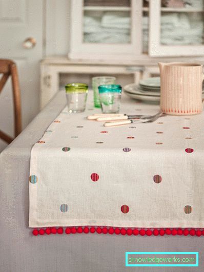 Paño sobre la mesa para la cocina. Paño sobre la mesa para la cocina.