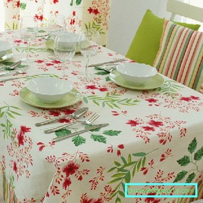 Paño sobre la mesa para la cocina. Paño sobre la mesa para la cocina.