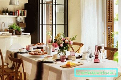 Paño sobre la mesa para la cocina. Paño sobre la mesa para la cocina.
