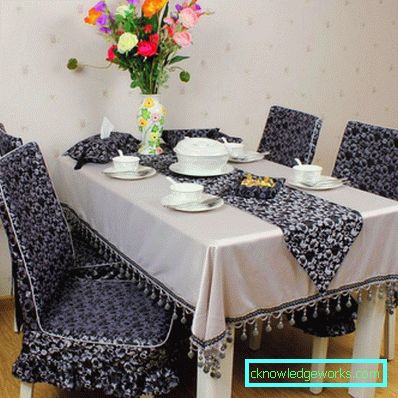Paño sobre la mesa para la cocina. Paño sobre la mesa para la cocina.