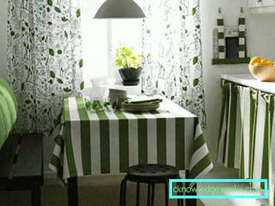 Paño sobre la mesa para la cocina. Paño sobre la mesa para la cocina.